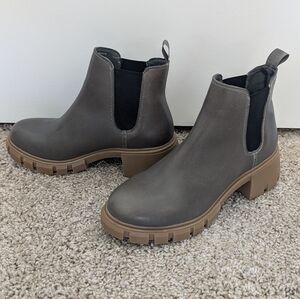 Steve Madden Howler bootie in grey (Chelsea boot)